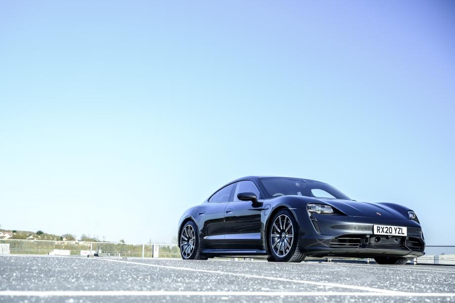  Porsche Taycan Turbo 2020 года  (UK) (фото 7 из 40)